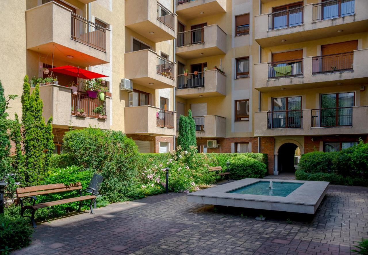 Toscani garden Budapest Exterior foto