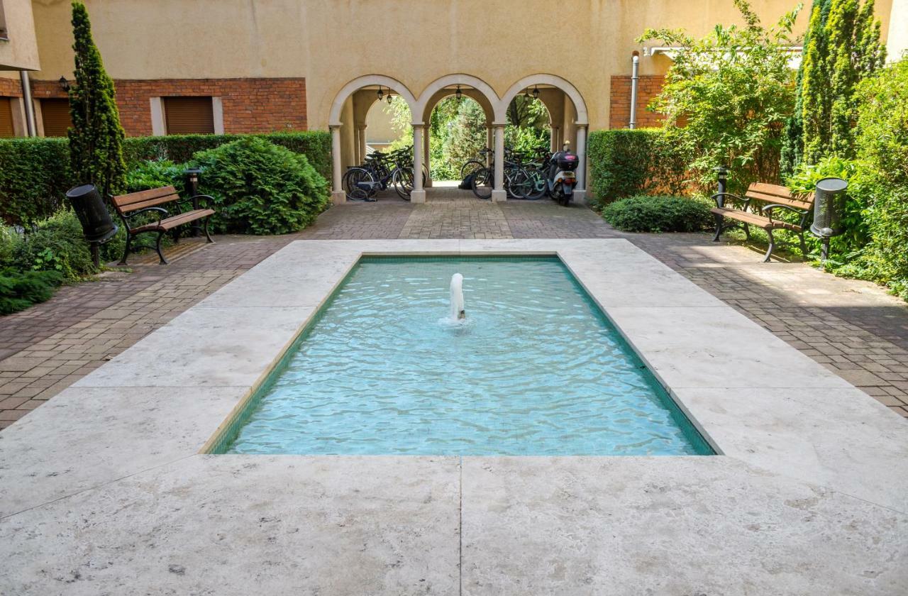 Toscani garden Budapest Exterior foto