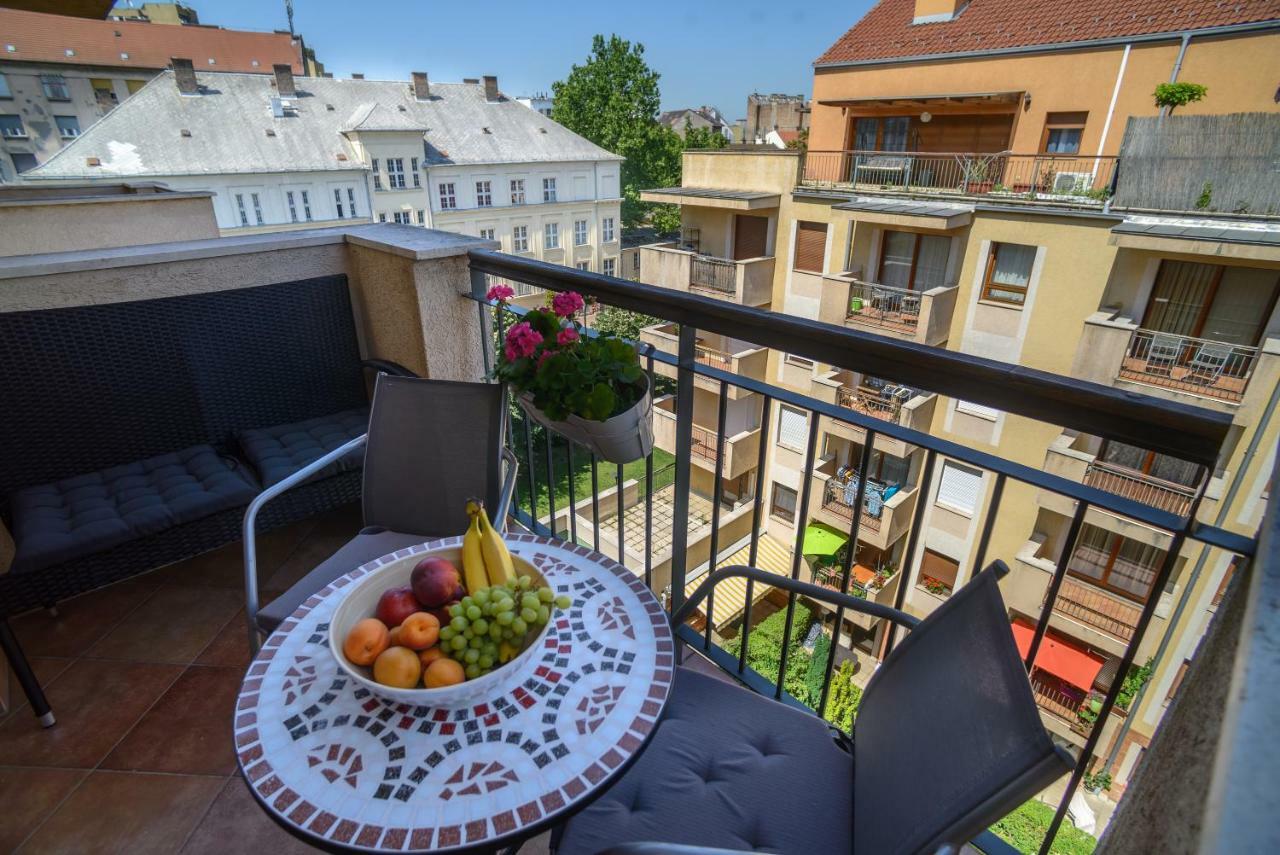Toscani garden Budapest Exterior foto